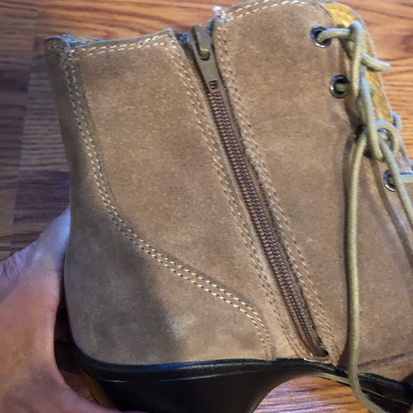 SOFTSPOTS Tan Color Suede Booties Size 7 - Picture 6 of 11